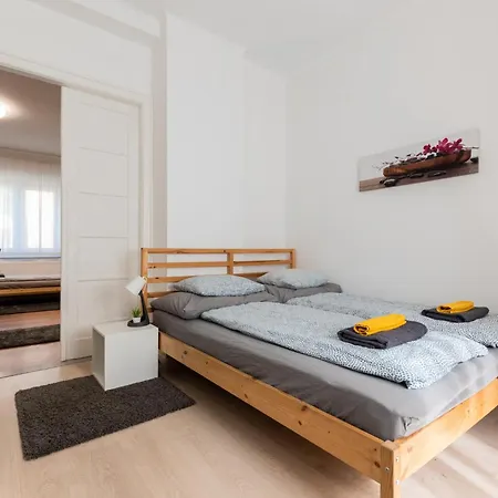 Apartament B12