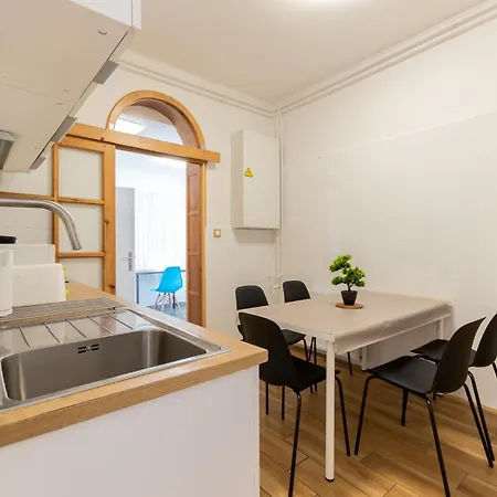 Apartament B12 *