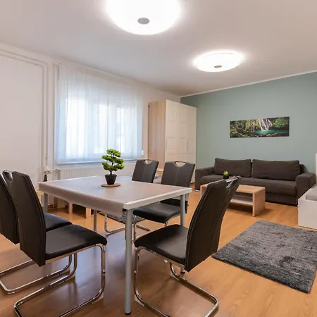 B12 Budapest