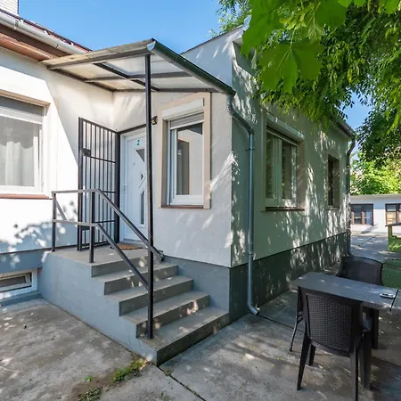 B12 Budapest