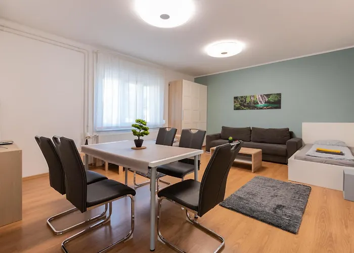 B12 Budapest