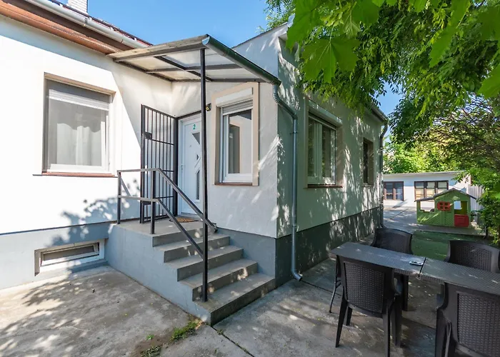B12 Budapest