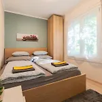 Appartement B12 *