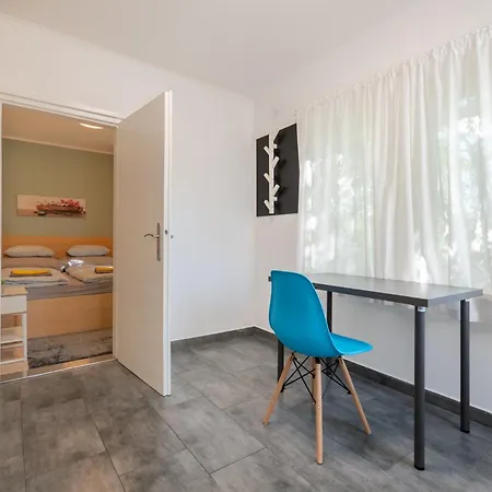 Apartment B12