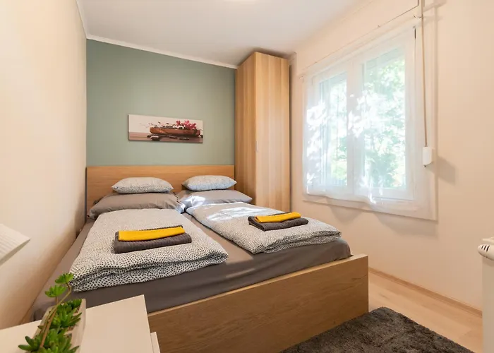 Apartament B12 *